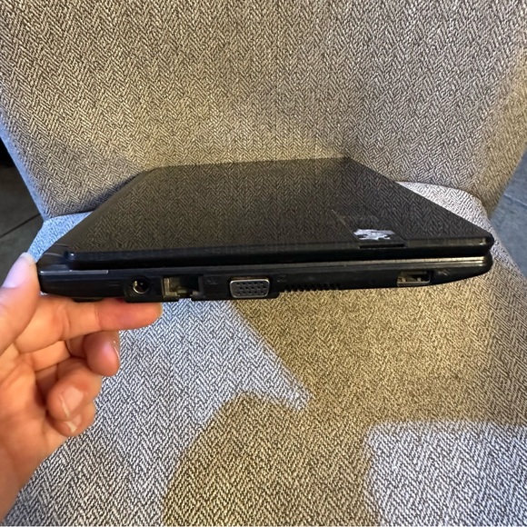 Gateway ZE6 10.1” Netbook Laptop LT2802u FOR PARTS NO CHARGER PLEASE READ - Picture 5 of 7